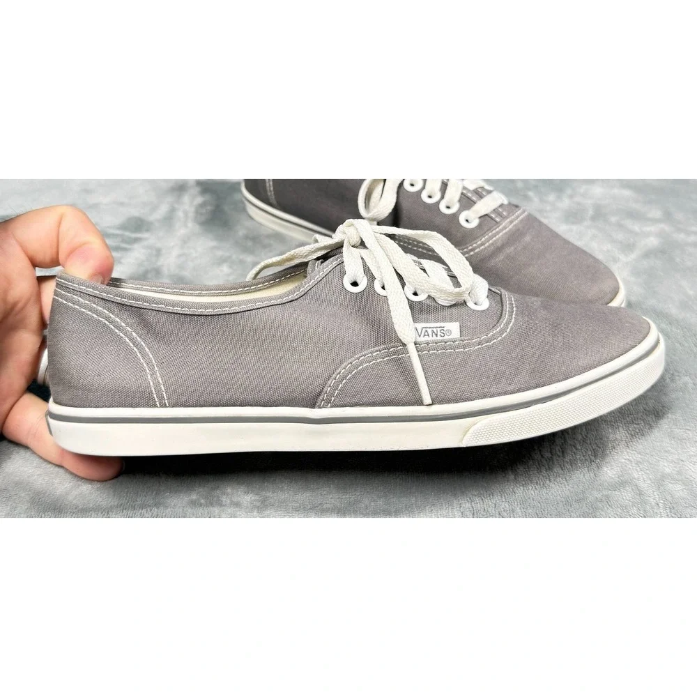 Vans title authentic
